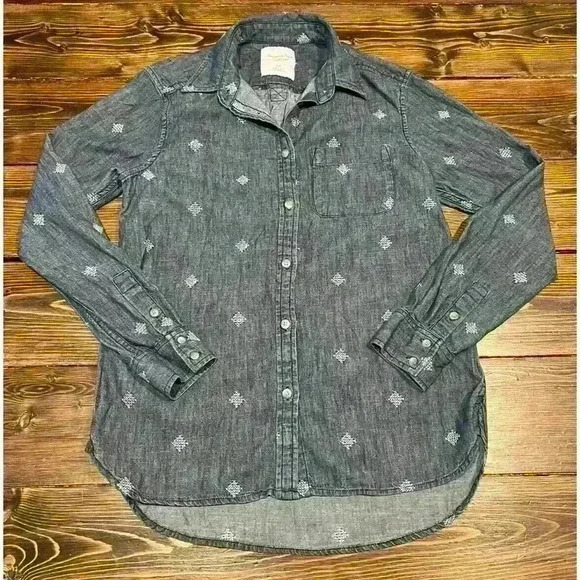 American Eagle Womens Button Up Chambray Denim Top Southwest Embroidered Small - Picture 1 of 6
